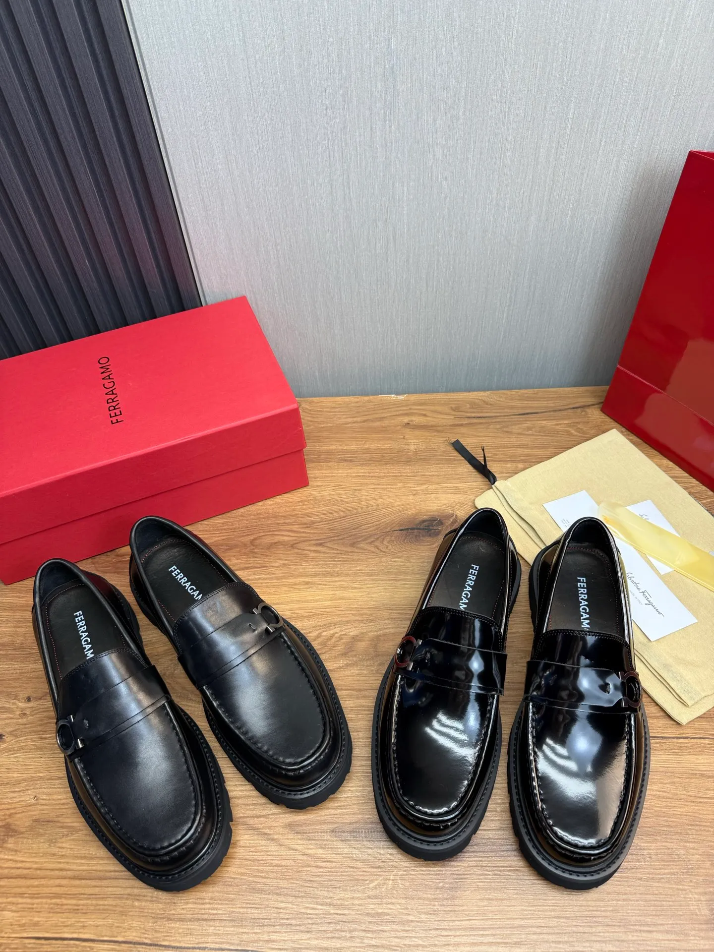 Men's shoes 💰880💰 Ferragamo. [Ferragamo] Men's Loaf leather shoes, the latest hot style, 1:1 original purchase quality, top quality, imported open-edge beaded cowhide leather on the upper, hand-made three-dimensional stitching highlights the round toe design, the inner feet are made of imported cowhide, with original wear-resistant rubber outsole, matching code 39-44, (38, 45 custom-made, non-refundable)